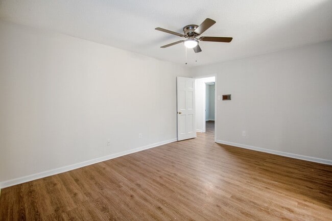 Building Photo - Spacious Renovated Home with Fenced Yard !