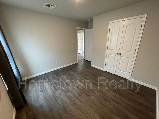 Building Photo - 1712 Vermilion Ln