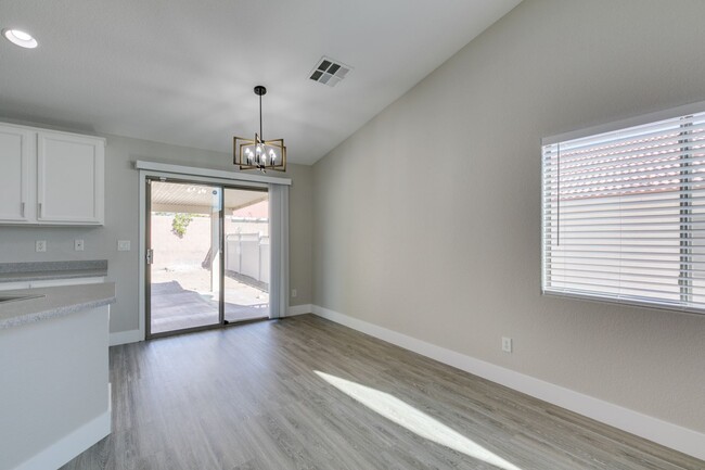 Building Photo - REMODELED 5 BEDROOM HOME IN NORTH LAS VEGAS