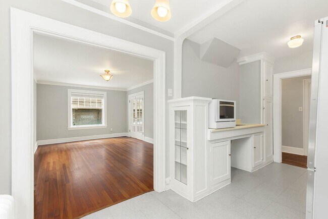 Building Photo - 321 Boylston Ave E