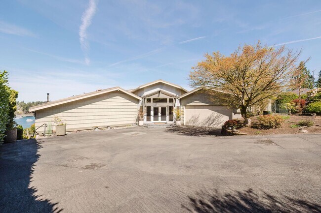 Building Photo - Furnished Bainbridge Island Waterfront Home with Incredible Views