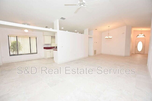 Building Photo - 2235 Silver Re Dr