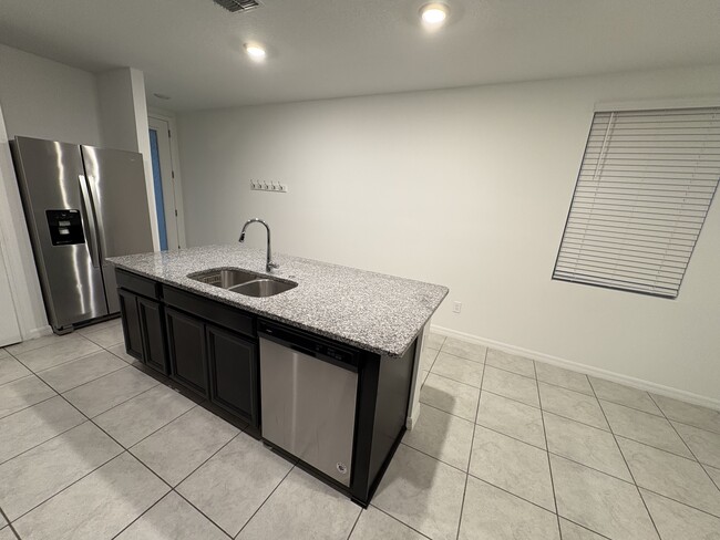 Building Photo - 3284 Bella Vista Dr