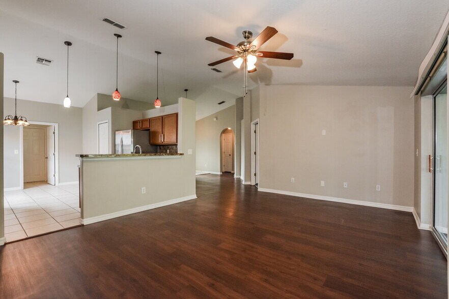 Building Photo - 183 Brightview Dr