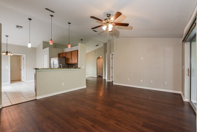 Building Photo - 183 Brightview Dr