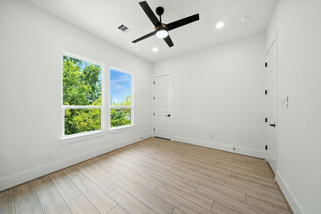 Building Photo - 7131 Eastwood St