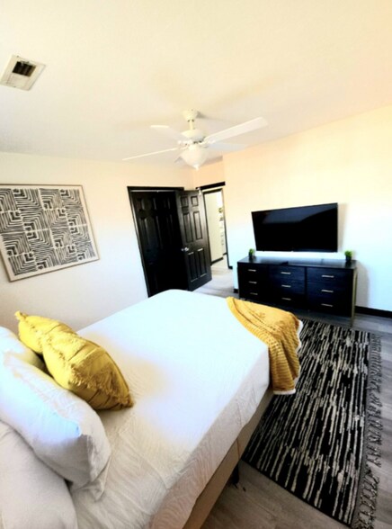 Building Photo - 361 Cherry St