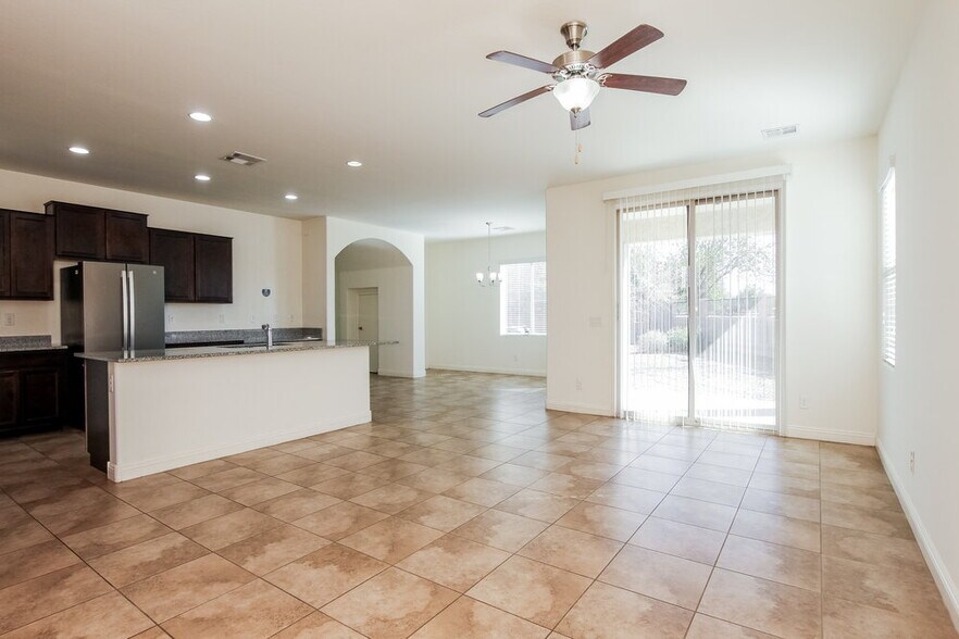 Building Photo - 5521 E Jaeger St