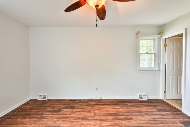 Building Photo - 9898 Wistaria St