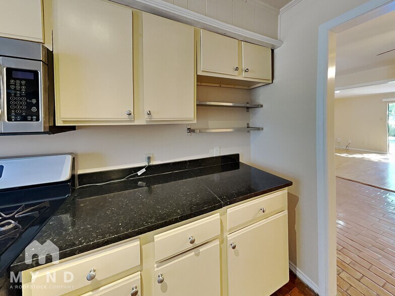 Building Photo - 15860 El Estado Dr