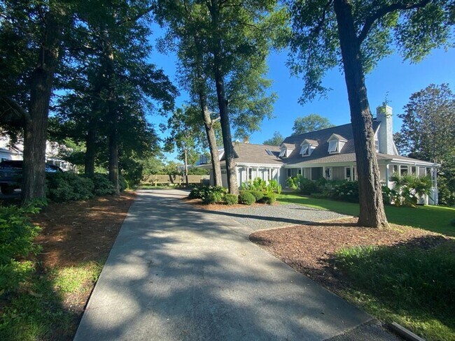 Building Photo - 7200 Airlie Pl