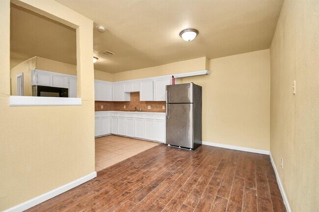 Building Photo - 5714 Doulton Dr