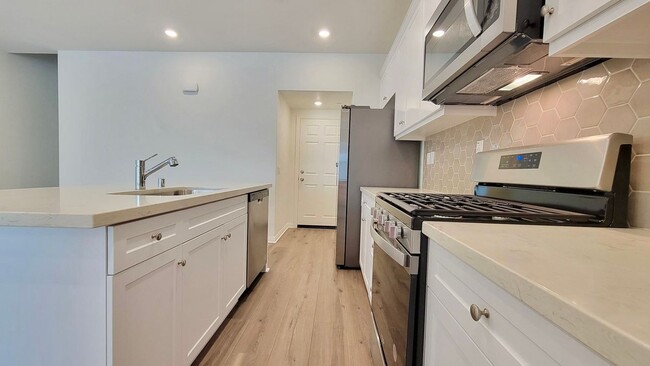 Building Photo - 3943 E Carmel Privado