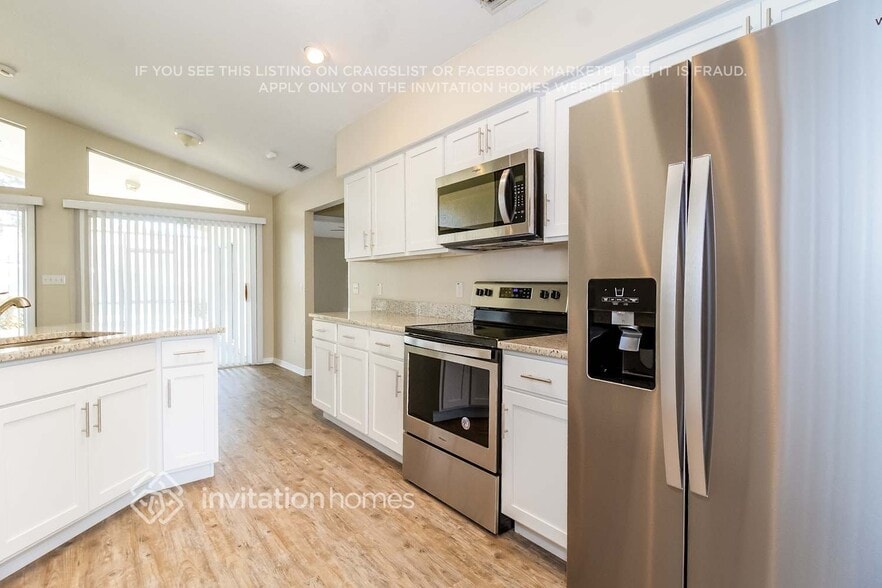 Building Photo - 139 Varsity Cir