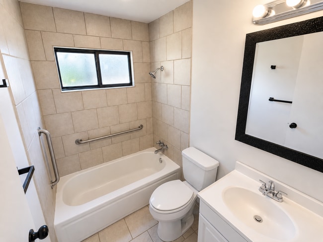 Building Photo - Updated 5 bedroom home is ready for you!
