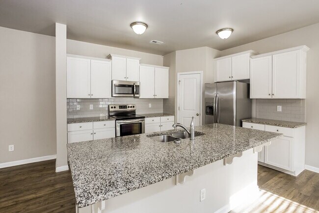 Building Photo - 204 Neal Dr