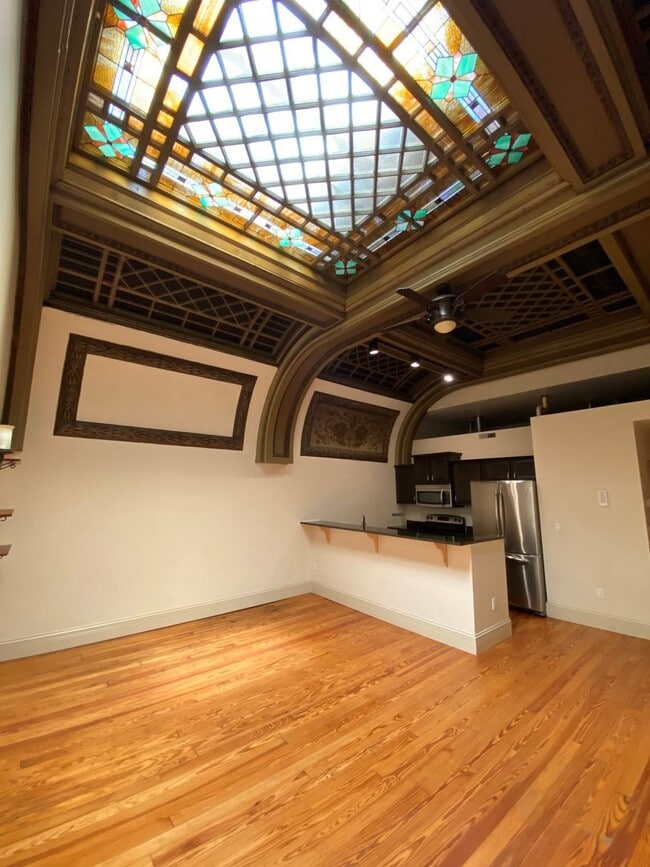 Building Photo - 10 E Main St