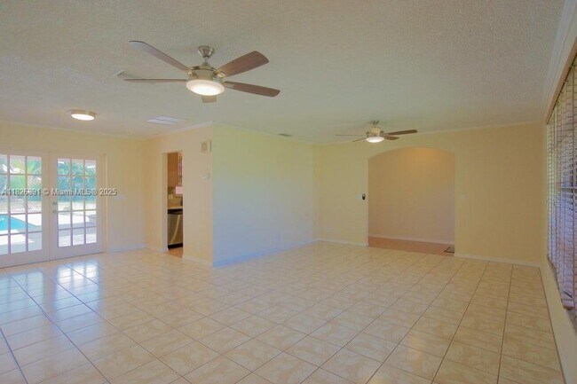 Building Photo - 4770 Holly Dr