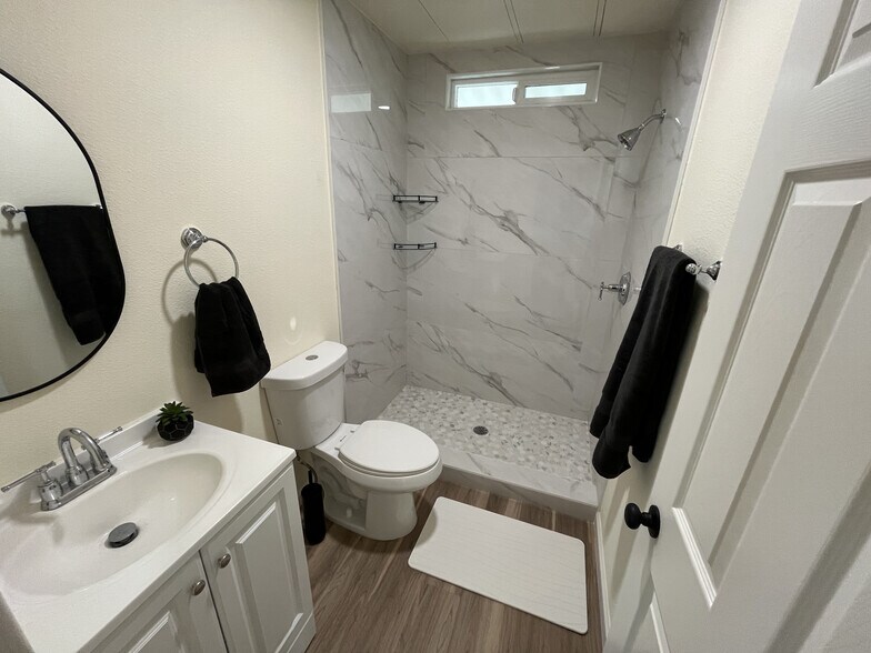 Main Bathroom - 73210 Broadmoor Dr