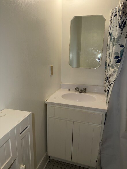 Building Photo - 951 Hoe Ave