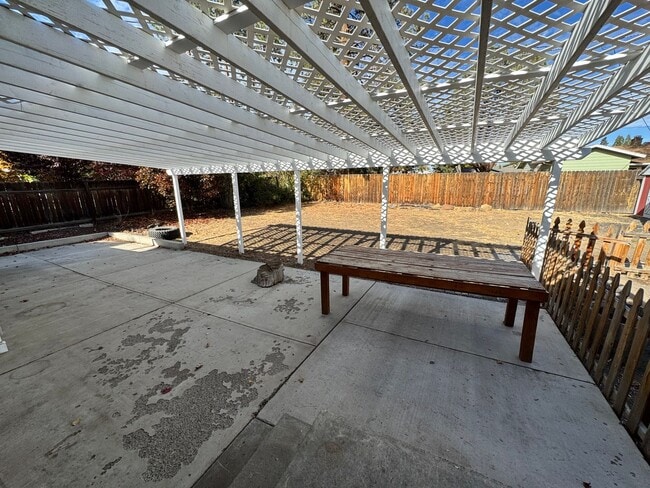 Building Photo - FOR RENT: UNFURNISHED: - Super Sweet Cottage style home in Midtown Bend.