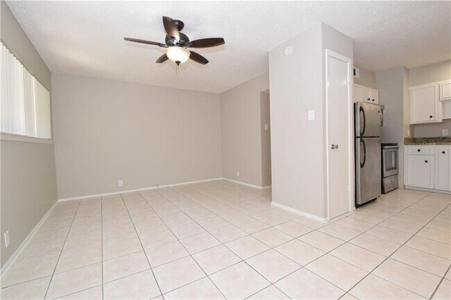Building Photo - 2404 Longview St