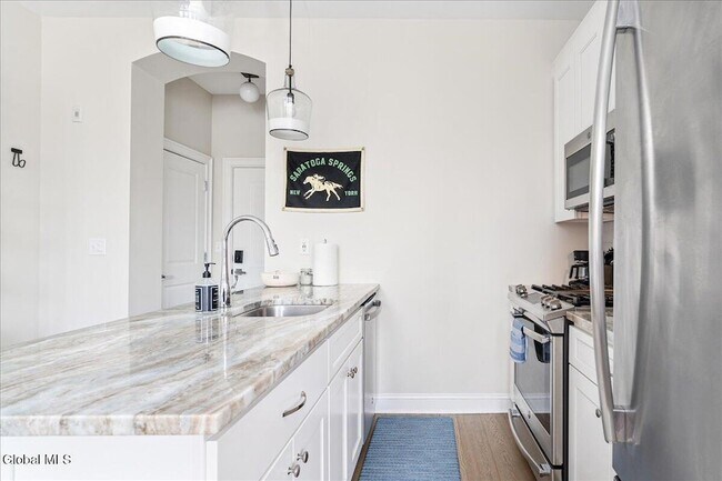 Building Photo - 77 Van Dam St