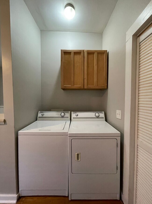 Building Photo - 882 Walnut St Ln