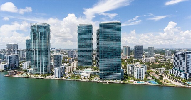 Building Photo - 485 Brickell Ave