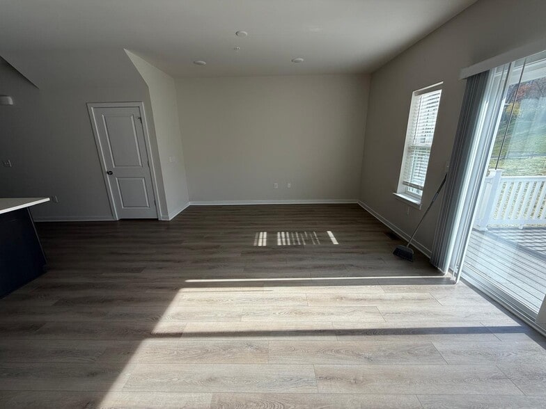 Open floor plan: The space seamlessly combines the living, dining, and kitchen areas, allowing you t - 3 Shamrock Cir