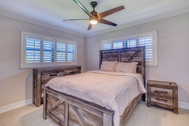 Building Photo - Treasure Island Three Bedroom, Two Bath Furnished Single Family Home on the water.