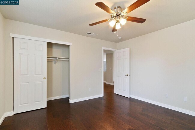 Building Photo - 732 Antiquity Dr