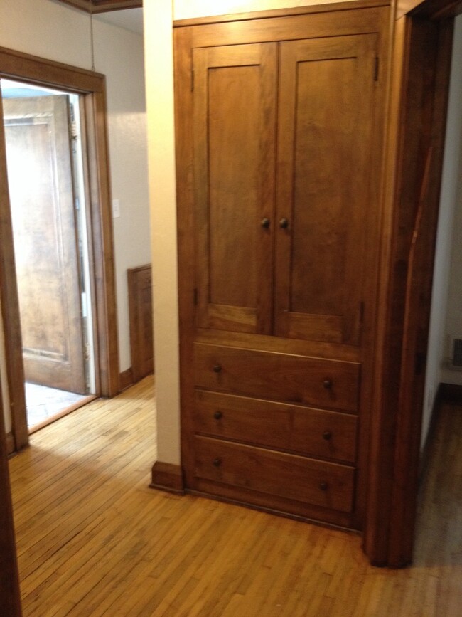 hallway linen closet - 3239 Wendover