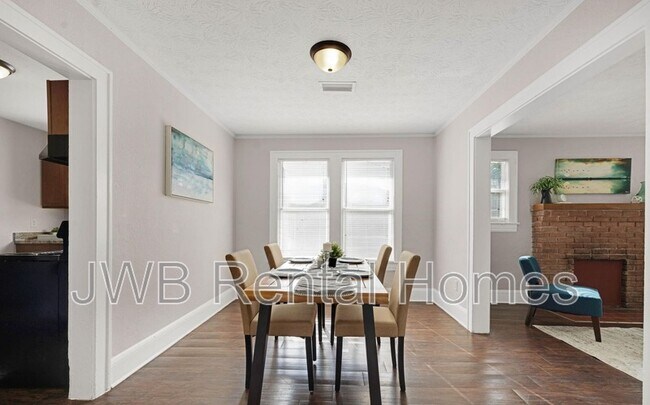 Building Photo - 472 W 66th St