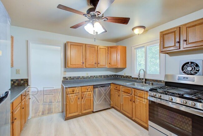 Building Photo - 321 Patrician Dr