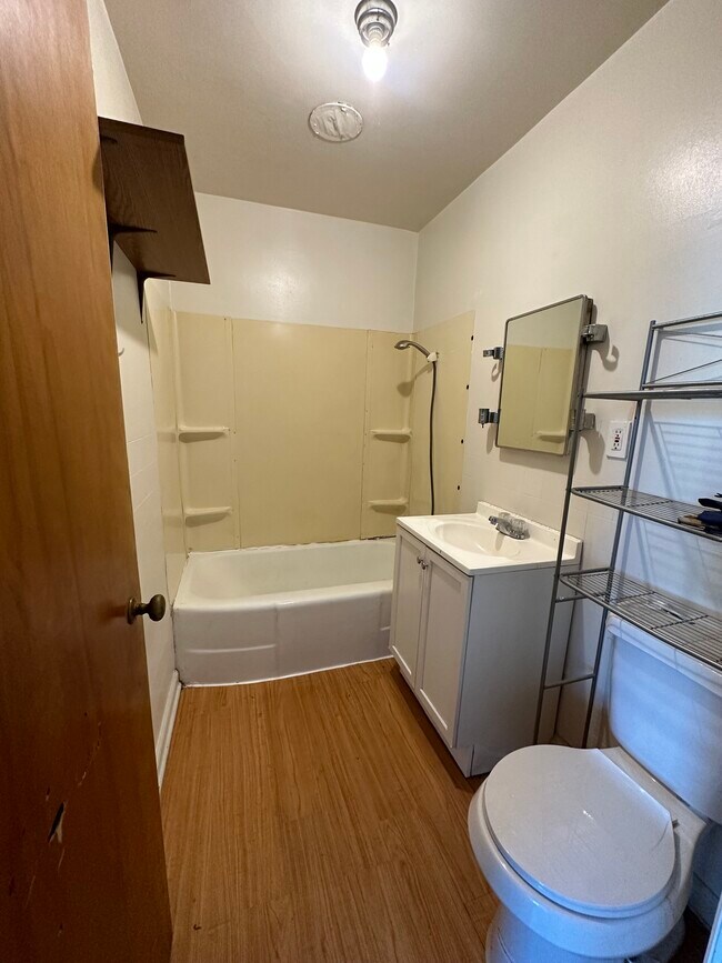 Building Photo - 112 W McPherson St