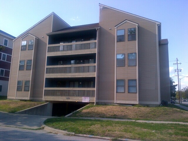 Primary Photo - 610 E Stoughton St