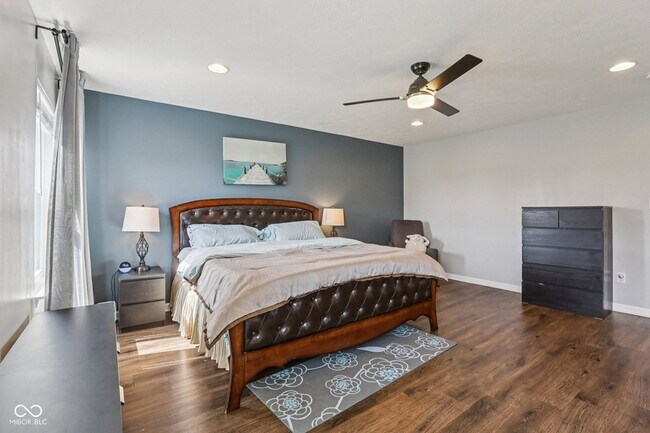 Building Photo - 6673 Laurelwood Dr