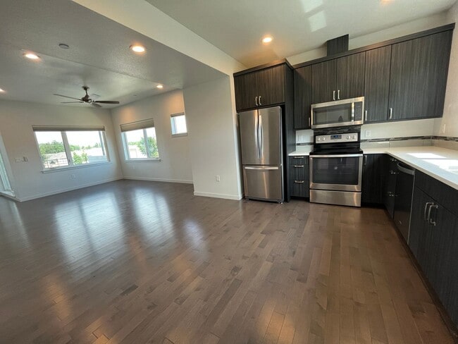 Building Photo - Beautiful Modern Townhouse in North Fort C...