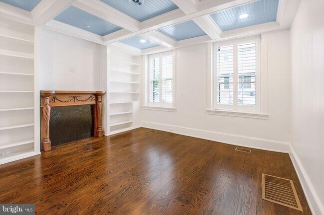 Building Photo - 8 N New St