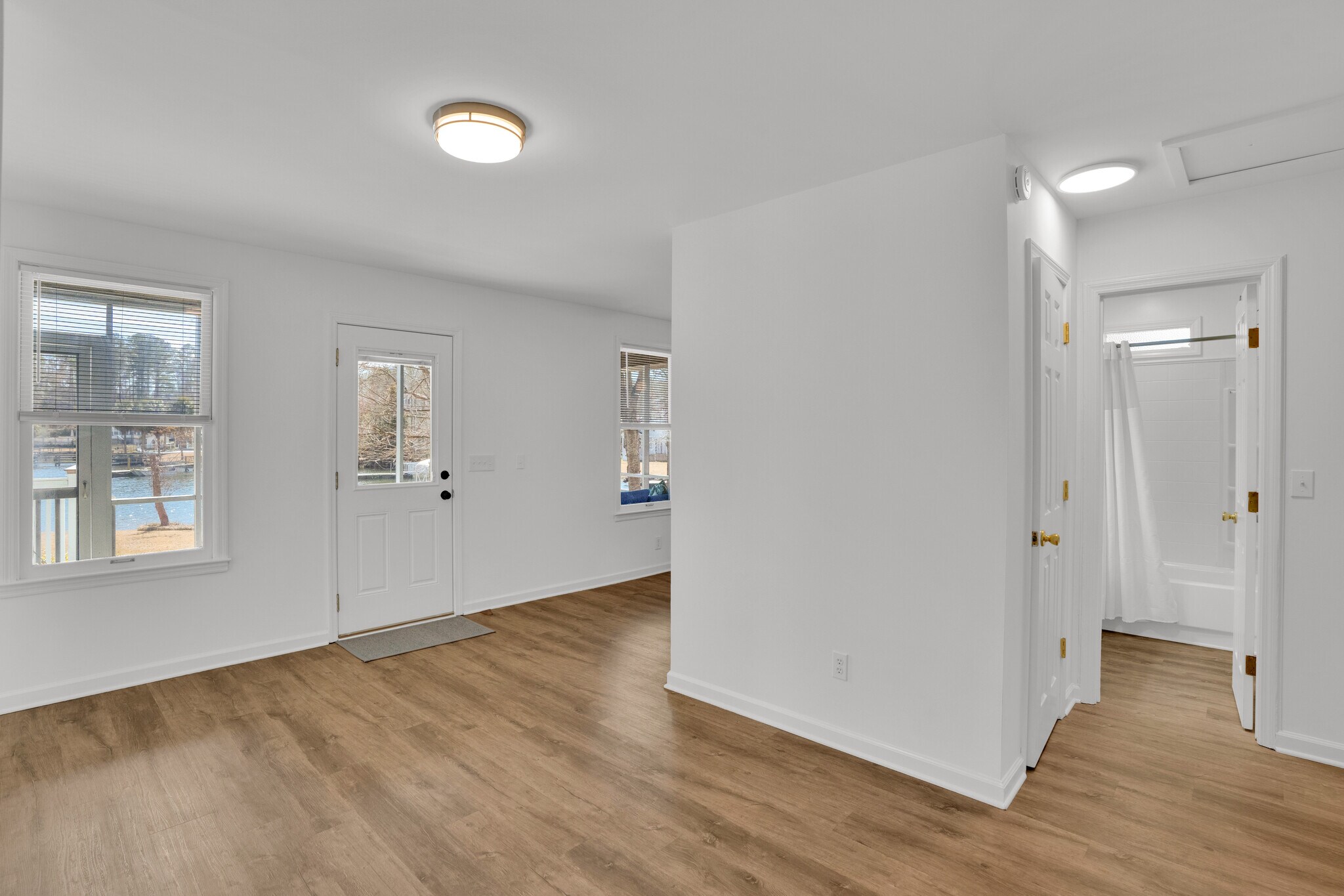Building Photo - 350 Lakeshore Dr