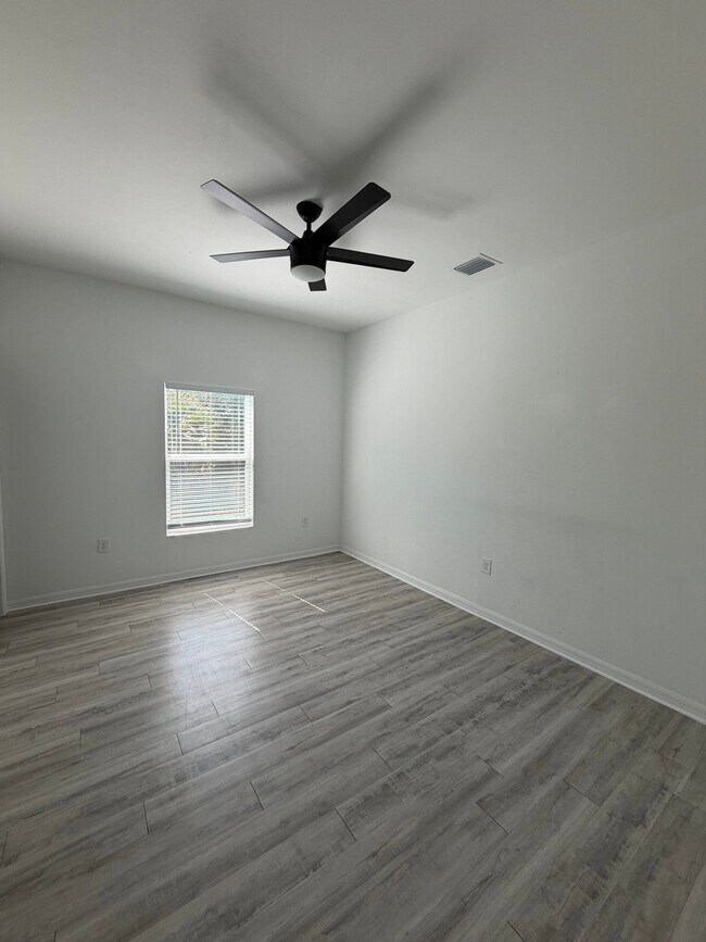 Building Photo - 1145 Edgerton Ave