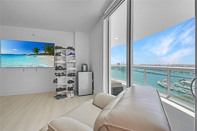 Building Photo - 1800 N Bayshore Dr