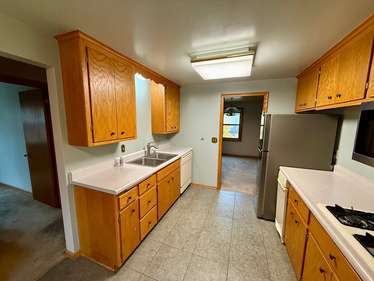 Building Photo - 5403 Pleasant Ave