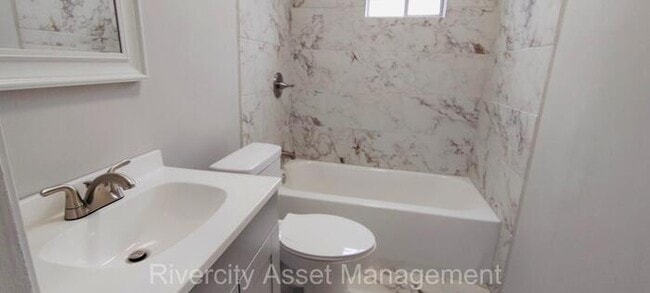 Building Photo - Gorgeous home is Frayser!!!!