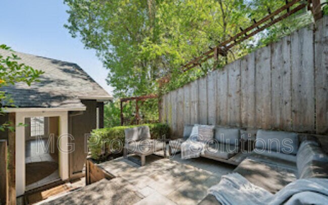 Building Photo - 1405 San Anselmo Ave