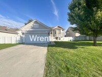 Building Photo - Beautiful home available Now!
