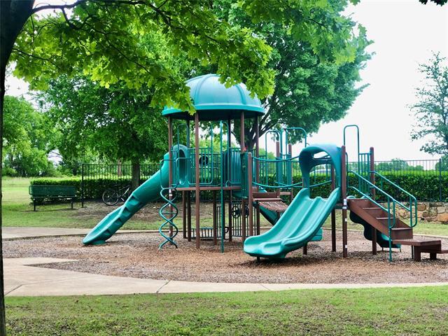 Building Photo - 2737 Laurel Oak Dr