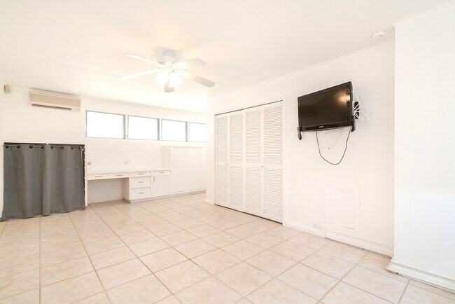 Building Photo - 1228 Koloa St