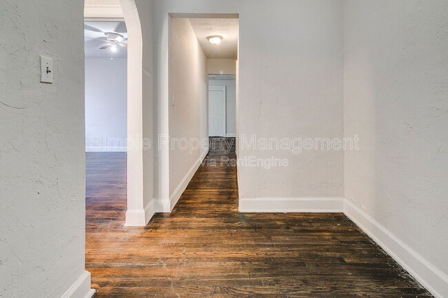 Building Photo - 944 East Dr